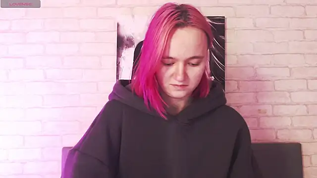 Snapshot of Ericha_Stone chatting on 09-27-25, 01:32 Ericha Stone online show from 09-27-25, 01:32