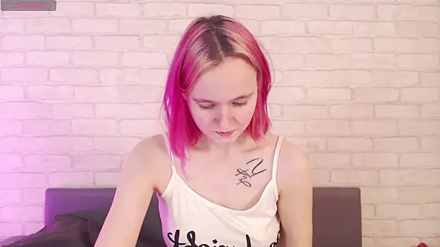 Snapshot of Ericha_Stone chatting on 10-14-25, 08:26 Ericha Stone online show from 10-14-25, 08:26