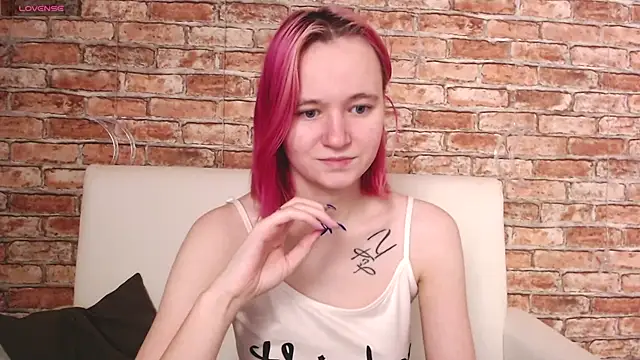 Snapshot of Ericha_Stone chatting on 10-16-25, 03:18 Ericha Stone online show from 10-16-25, 03:18