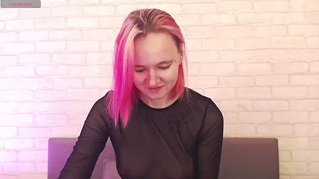 Snapshot of Ericha_Stone chatting on 10-31-25, 01:28 Ericha Stone online show from 10-31-25, 01:28