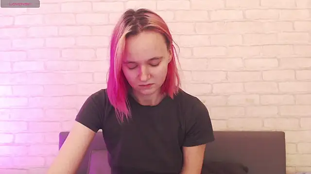 Snapshot of Ericha_Stone chatting on 11-04-25, 01:27 Ericha Stone online show from 11-04-25, 01:27