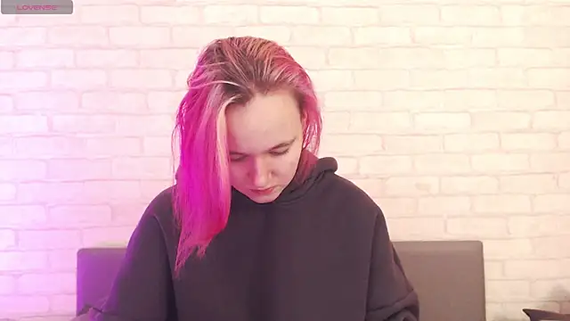 Snapshot of Ericha_Stone chatting on 11-06-25, 08:15 Ericha Stone online show from 11-06-25, 08:15