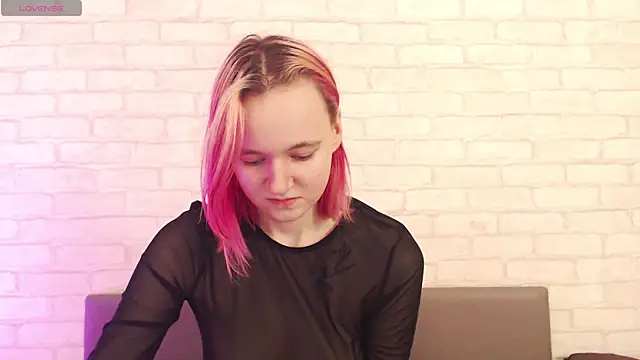 Snapshot of Ericha_Stone chatting on 11-11-25, 01:27 Ericha Stone online show from 11-11-25, 01:27