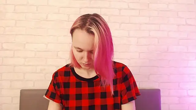 Snapshot of Ericha_Stone chatting on 11-18-25, 08:08 Ericha Stone online show from 11-18-25, 08:08