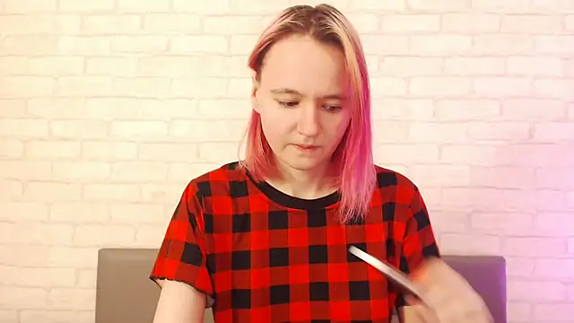 Snapshot of Ericha_Stone chatting on 11-20-25, 01:39 Ericha Stone online show from 11-20-25, 01:39