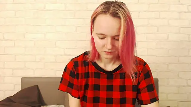 Snapshot of Ericha_Stone chatting on 11-21-25, 01:26 Ericha Stone online show from 11-21-25, 01:26