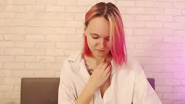 Snapshot of Ericha_Stone chatting on 11-28-25, 01:19 Ericha Stone online show from 11-28-25, 01:19