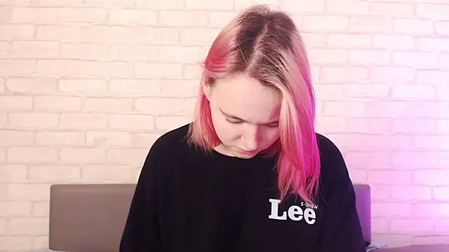 Snapshot of Ericha_Stone chatting on 12-05-25, 01:47 Ericha Stone online show from 12-05-25, 01:47