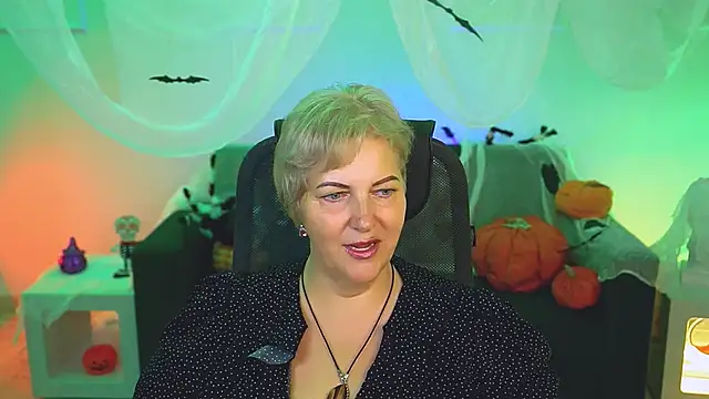 MaryMogan online show from 10-20-25, 04:24