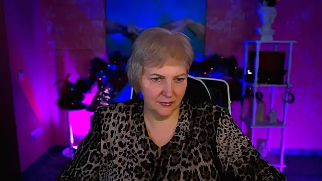 MaryMogan online show from 12-18-25, 01:06