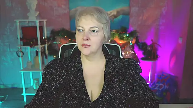 MaryMogan online show from 12-19-25, 02:02