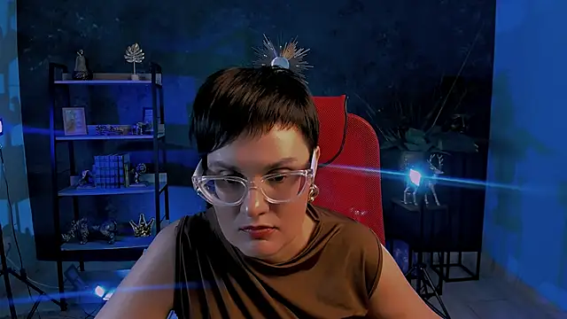 LauraDavidsons online show from 11-21-25, 04:49