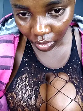 Snapshot of TheSpiceyQueen chatting on 10-29-25, 08:27 TheSpiceyQueen online show from 10-29-25, 08:27