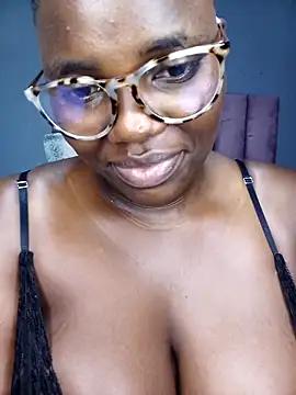 Snapshot of TheSpiceyQueen chatting on 11-24-25, 10:26 TheSpiceyQueen online show from 11-24-25, 10:26