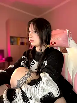 YourLittleDevil online show from 10-19-25, 05:30