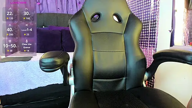 Snapshot of Moon_Play chatting on 09-14-25, 02:16 Moon Play online show from 09-14-25, 02:16