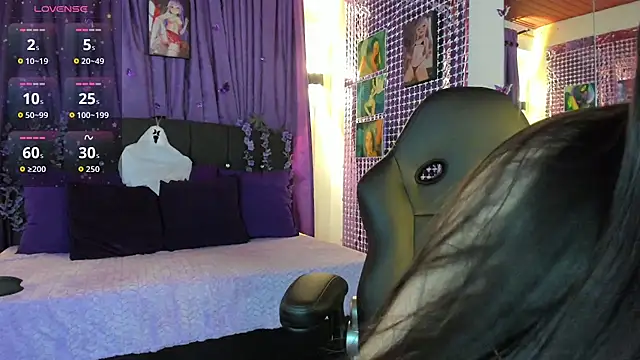 Snapshot of Moon_Play chatting on 10-09-25, 03:32 Moon Play online show from 10-09-25, 03:32