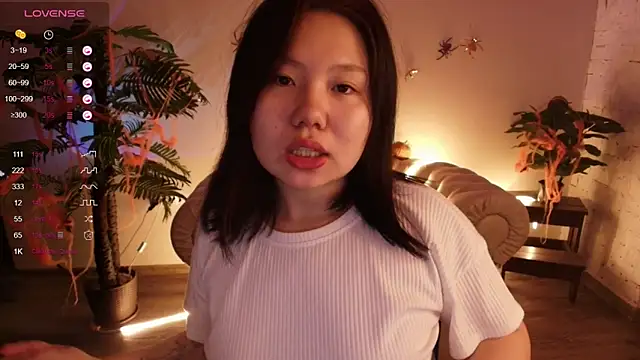 Snapshot of Moana_light chatting on 10-25-25, 02:30 Moana light online show from 10-25-25, 02:30