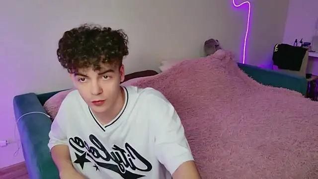 Alice18James online show from 11-07-25, 12:05