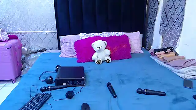 Snapshot of SexyPetitex25 chatting on 09-30-25, 08:14 SexyPetitex25 online show from 09-30-25, 08:14
