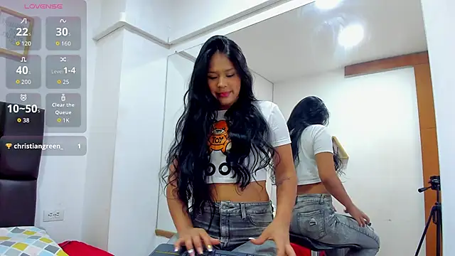 Snapshot of karol_bustamante chatting on 10-17-25, 12:08 karol bustamante online show from 10-17-25, 12:08