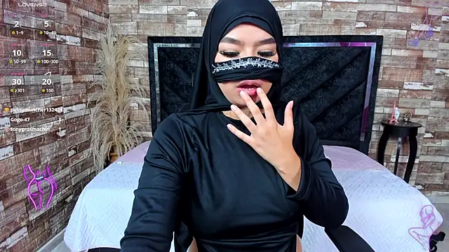 Snapshot of Amal_Bakir chatting on 11-30-25, 12:47 Amal Bakir online show from 11-30-25, 12:47