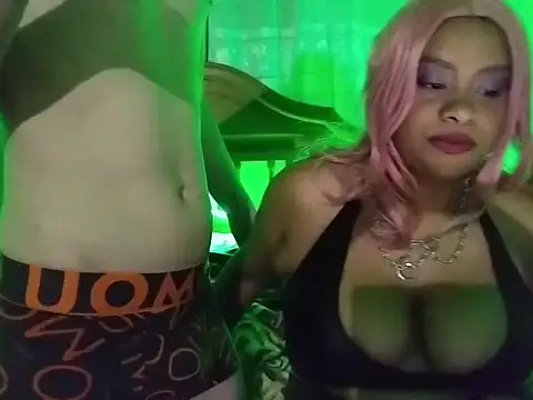 Snapshot of queencinnamon chatting on 10-24-25, 07:05 queencinnamon online show from 10-24-25, 07:05