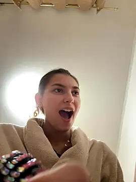 Snapshot of Redd_velvet96 chatting on 10-12-25, 09:58 Redd velvet96 online show from 10-12-25, 09:58