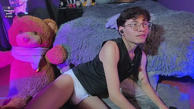 Snapshot of Lunarie_ chatting on 03-07-26, 02:19 Lunarie online show from 03-07-26, 02:19