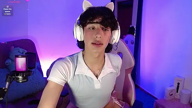 Snapshot of saanti_foxs chatting on 10-08-25, 05:05 saanti foxs online show from 10-08-25, 05:05