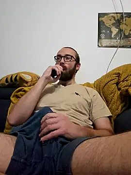 Snapshot of Loopertz chatting on 10-24-25, 06:21 Loopertz online show from 10-24-25, 06:21