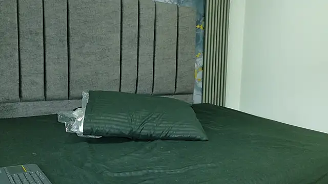 Snapshot of AngelineJolie chatting on 09-30-25, 07:08 AngelineJolie online show from 09-30-25, 07:08