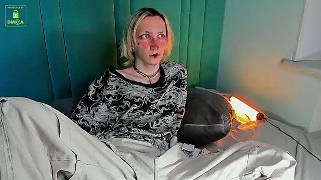 Snapshot of TrissHarper chatting on 10-08-25, 03:20 TrissHarper online show from 10-08-25, 03:20