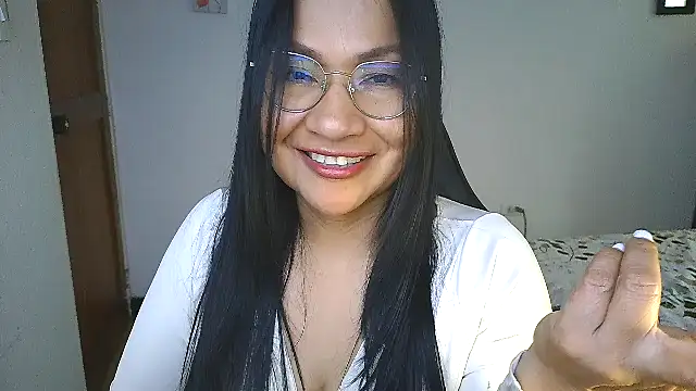 Snapshot of LissafeetHott chatting on 05-19-26, 10:49 LissafeetHott online show from 05-19-26, 10:49