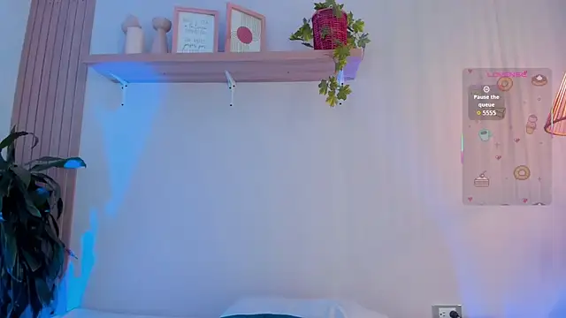 Cristalfoxy  online show from 11-24-25, 07:46