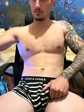 fronkie9384 online show from 10-04-25, 05:00