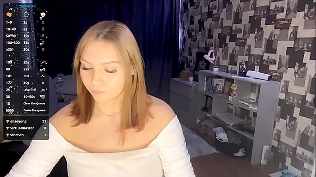 SwiiSweet online show from 12-18-25, 04:35