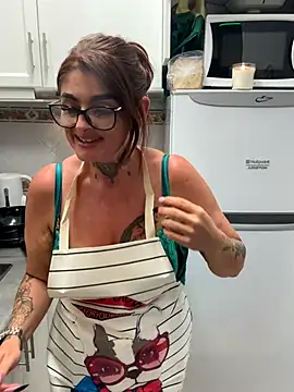 Snapshot of IrishmilfAnna chatting on 09-25-25, 08:34 IrishmilfAnna online show from 09-25-25, 08:34