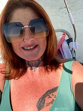 Snapshot of IrishmilfAnna chatting on 10-19-25, 10:27 IrishmilfAnna online show from 10-19-25, 10:27