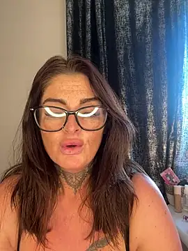 Snapshot of IrishmilfAnna chatting on 04-24-26, 09:12 IrishmilfAnna online show from 04-24-26, 09:12