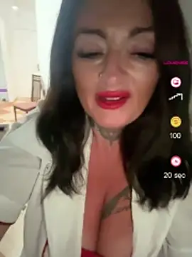 Snapshot of IrishmilfAnna chatting on 05-16-26, 07:45 IrishmilfAnna online show from 05-16-26, 07:45