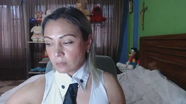  Charlize theron  online show from 11-22-25, 10:31