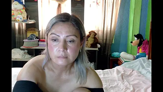 Snapshot of _Charlize_theron_ chatting on 05-08-26, 06:02 Charlize theron online show from 05-08-26, 06:02