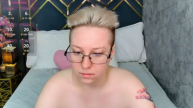 AlexandraGreen online show from 11-24-25, 09:03