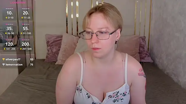 Snapshot of AlexandraGreen chatting on 05-16-26, 12:40 AlexandraGreen online show from 05-16-26, 12:40