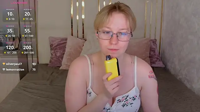 Snapshot of AlexandraGreen chatting on 05-16-26, 12:51 AlexandraGreen online show from 05-16-26, 12:51