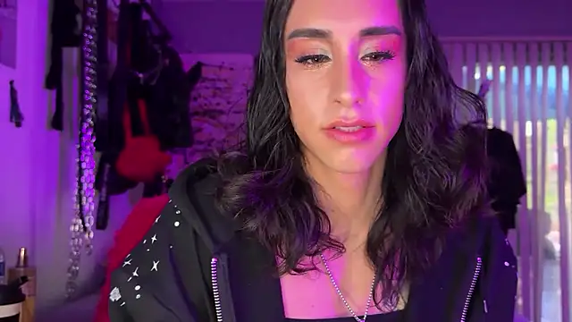 Snapshot of xoFrankie chatting on 10-09-25, 12:08 xoFrankie online show from 10-09-25, 12:08