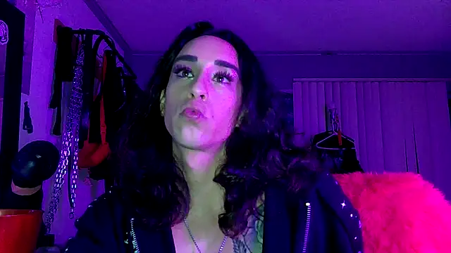 Snapshot of xoFrankie chatting on 10-17-25, 03:42 xoFrankie online show from 10-17-25, 03:42