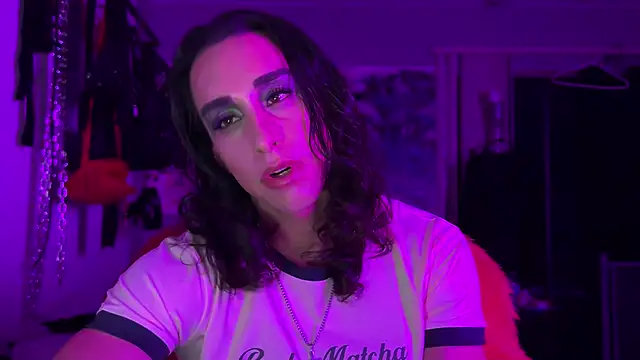 Snapshot of xoFrankie chatting on 10-25-25, 05:48 xoFrankie online show from 10-25-25, 05:48