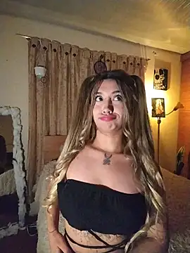 Snapshot of Ella_rr chatting on 11-23-25, 05:18 Ella rr online show from 11-23-25, 05:18